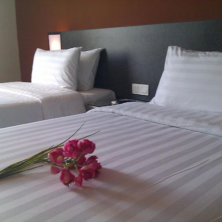Nouvelle Hotel Johor Kulai Rum bild