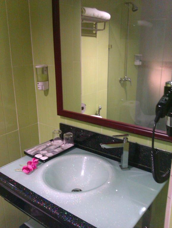 Nouvelle Hotel Johor Kulai Rum bild